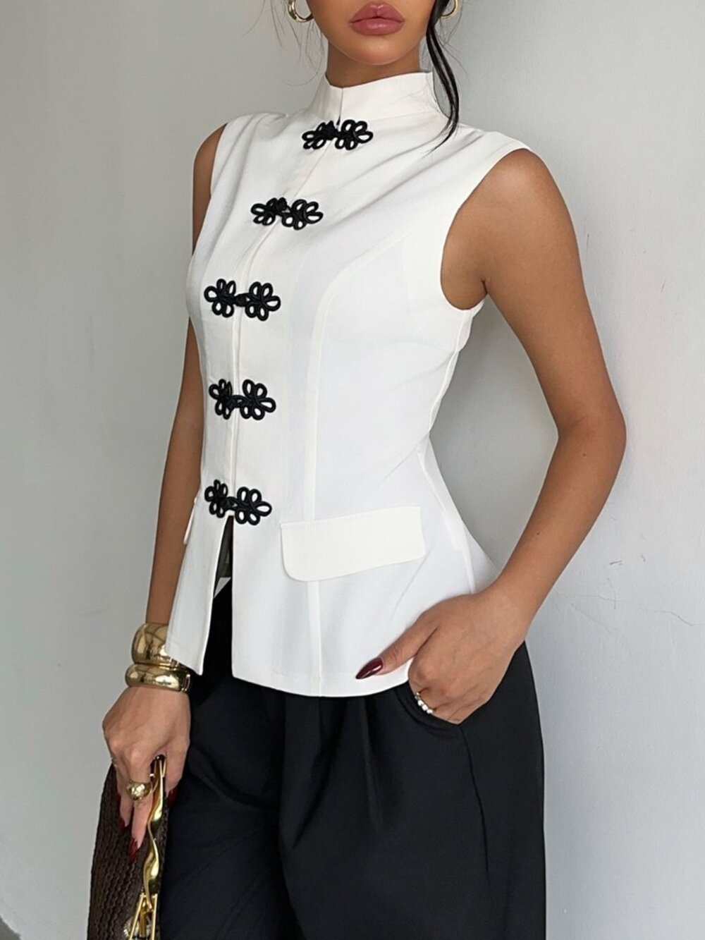 Apricot Casual Women's Elegant French Chinese Style Frog Button Sleeveless Vest